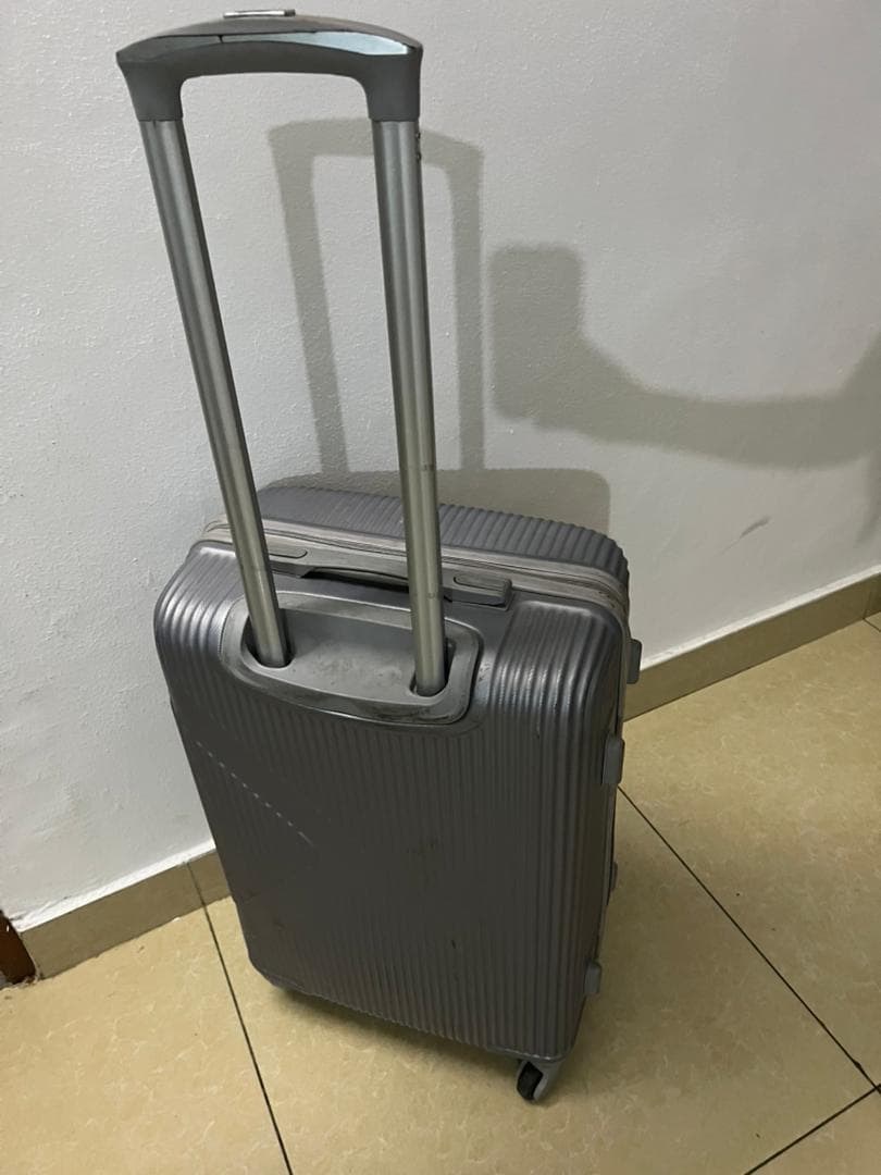 Valise rigide grise