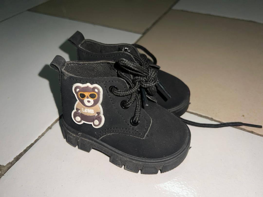 Bottines noires pour bébé avec motif ourson